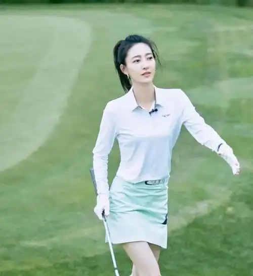 王丽坤穿短裙打高尔夫,身材修长气质绝佳!_高清图集_新浪网