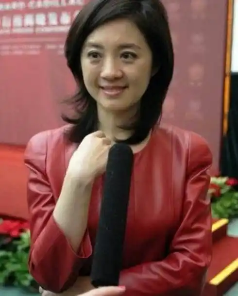 52岁许戈辉近照,与丁健结婚开启了她的豪门生活,女儿好可爱_事业_离开