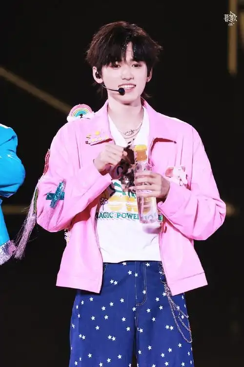 蝴蝶飞向了宋亚轩的青海##时代少年团演唱会直播