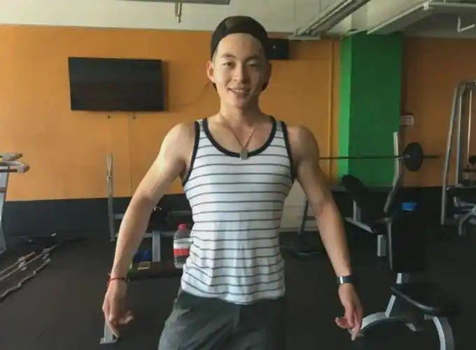 肌肉版邓伦脱衣秀腹肌颜值身材太可了