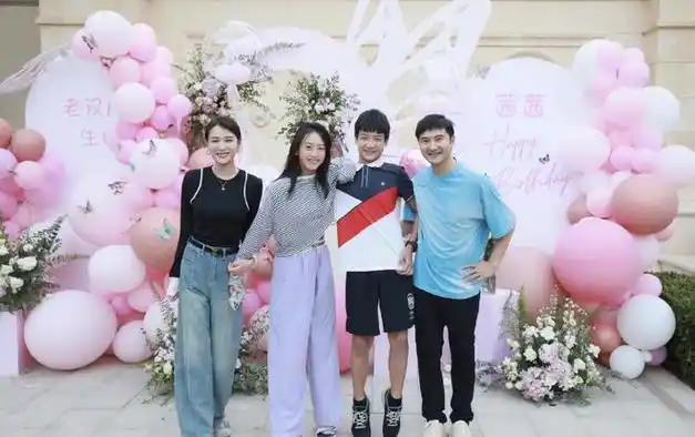 追星成功16岁全红婵送黄子韬花篮写祝贺卡片收到偶像回馈