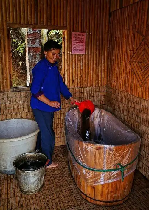 我的地道瑶族药浴体验.