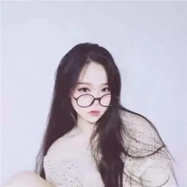 长发戴眼镜的女生头像俏皮可爱的夏季女生图片