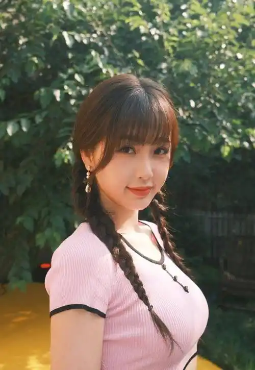 虞书欣原来这么有"料",穿针织衫故意露一截腰,凹凸感让人着迷_上衣