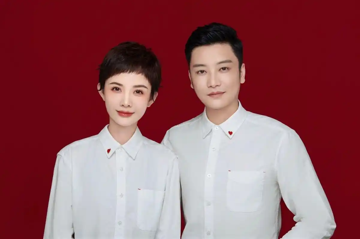 结婚照来啦～|备婚日记1 红底照很满意,板板正正的.