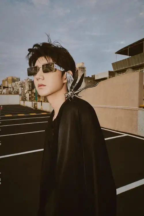 每人和王源说一声晚安