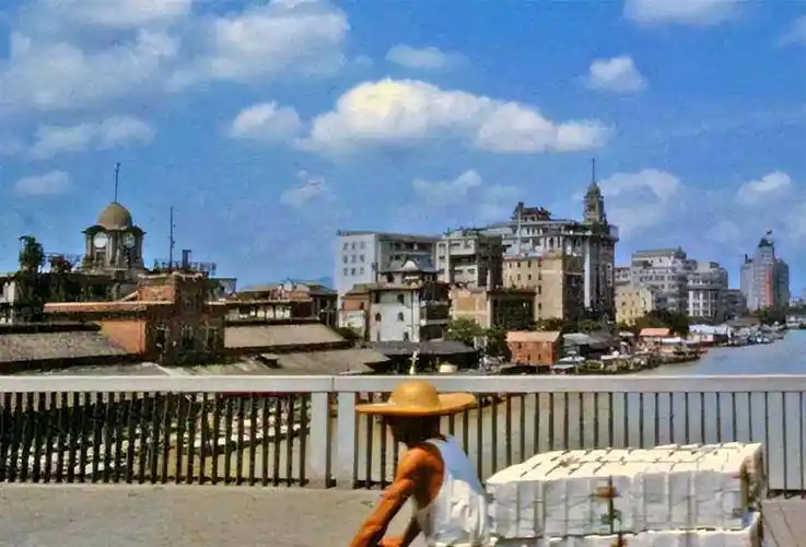 上世纪七十年代的老广州,照片里有你熟悉的地方吗?_建筑_汽车_城市