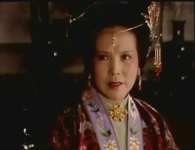 《红楼梦》里邢夫人为什么会时不时跳出来折腾一下?