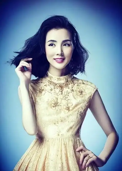 比的体育才能踏入了沈阳体育学院的大门,她在排球场上的表现无人能敌