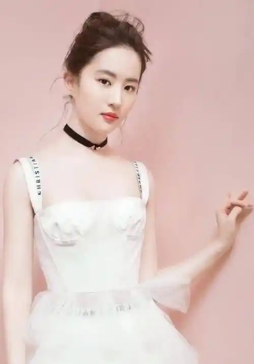 刘亦菲离开修图和美颜,这颜值虽然不如以前,却依旧很美_电影_年龄_花