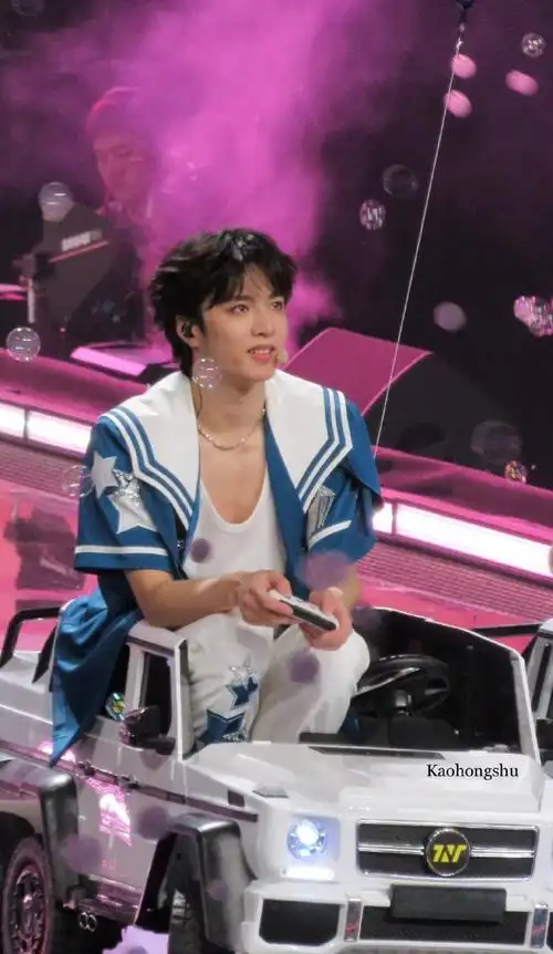 刘耀文lv酒会跳舞##刘耀文##生图