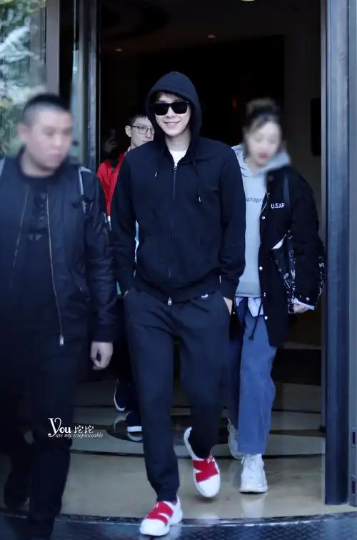 李易峰存李易峰的机场美图