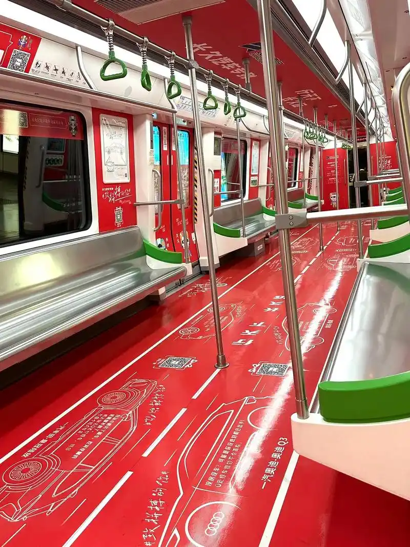 南宁拍照92地铁1号线01彩虹列车好看惹.