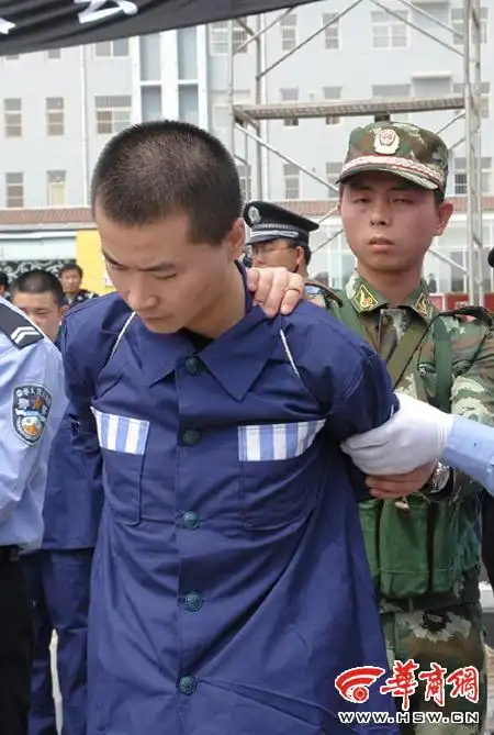 陕西横山举行打黑除恶公捕大会 上万民众围观