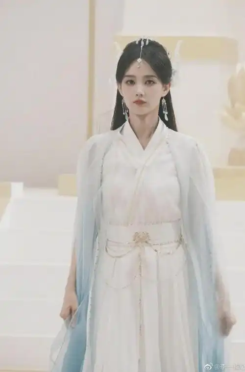 李一桐身材竟然这么好,真的赢麻了!|民国|女演员|半妖倾城_网易订阅