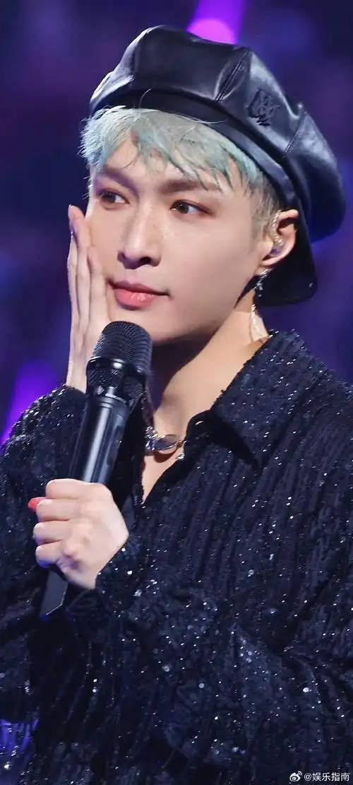 张艺兴雀斑妆##张艺兴托腮