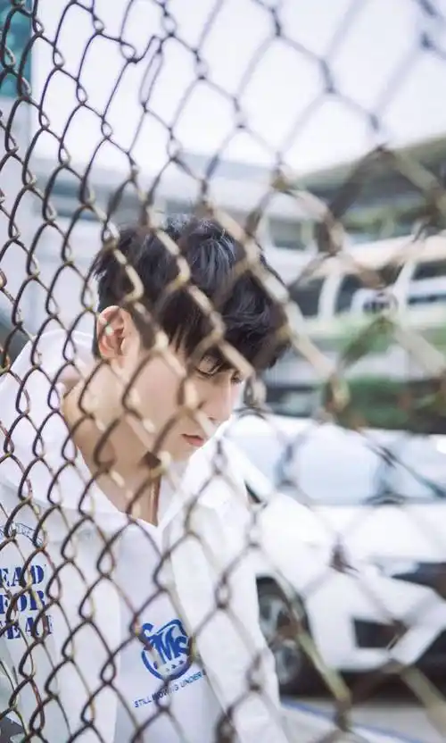 杂志帅照分享少年感十足@林俊杰#亚洲天王林俊杰#90#林俊杰