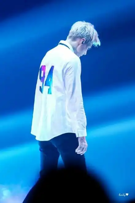 吴世勋银发白衬衫合集,小吴同学跳舞的时候太好看了