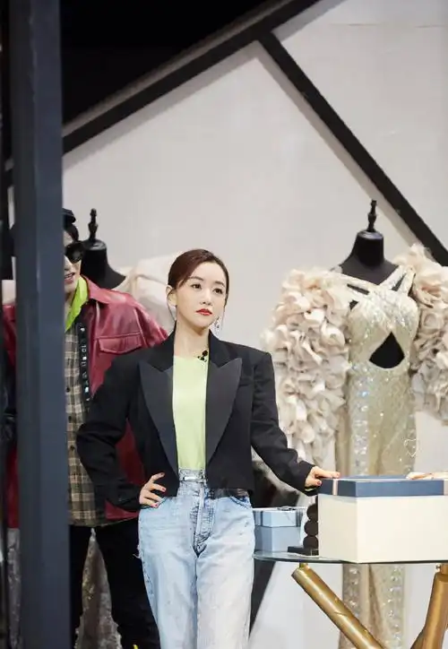 简介:杨蓉《明星大侦探5》第七期图片,分享一组杨蓉图片给大家,图中的