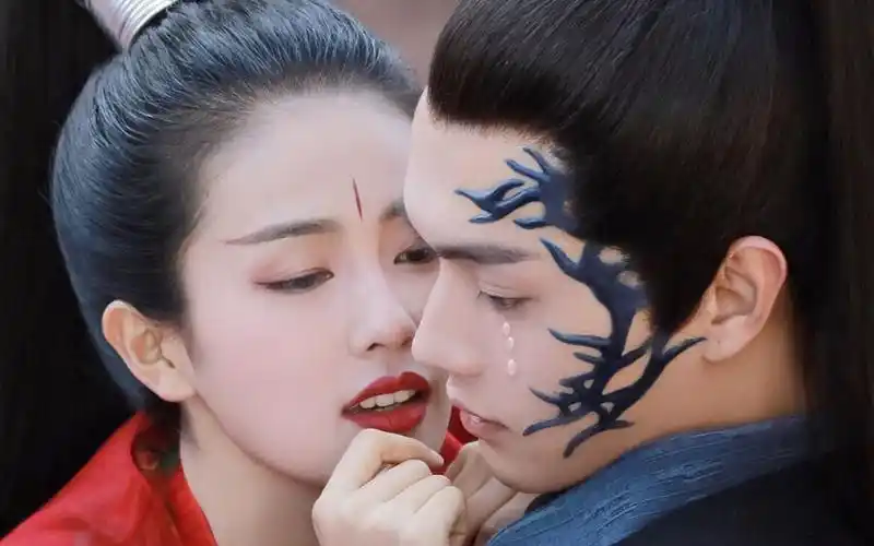 白鹿许凯触电穿越千年眼泪,挑战爱情三角恋世界仅剩血液分裂缠绵