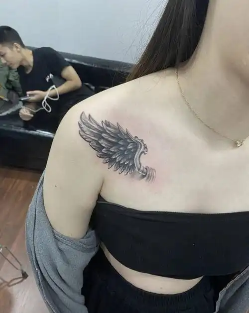 单飞纹身图片_肩部纹身图案