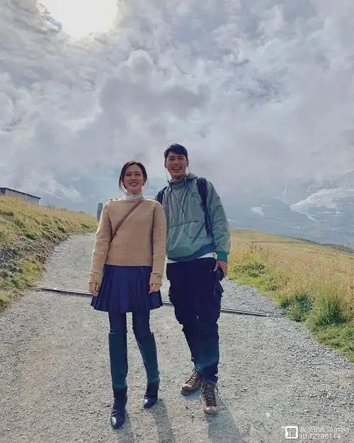 玄彬孙艺珍甜到戏外同穿黑衣黑裤逛超市20cm身高差超养眼