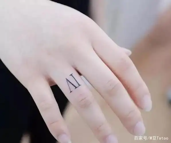 适合女士手上小纹身图片,有喜欢的吗?