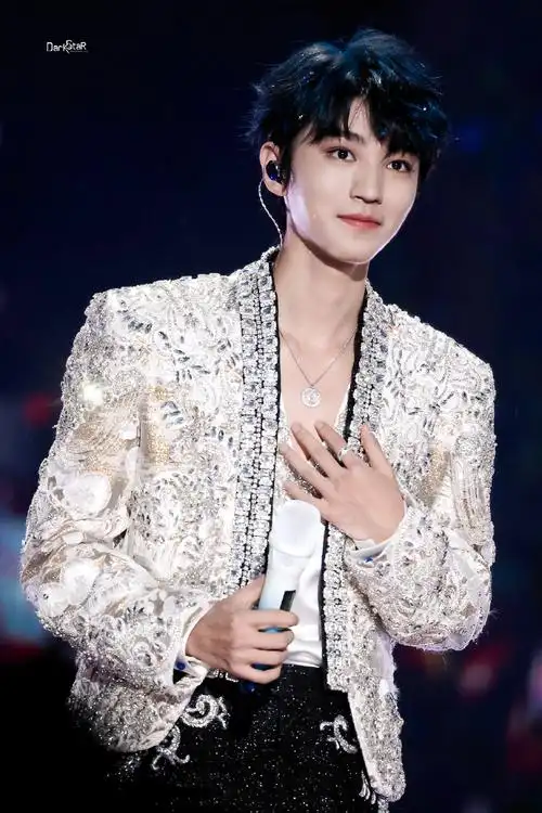 王俊凯超话#tfboys十年之约演唱会##王俊凯新歌回望#约定因你而在(待