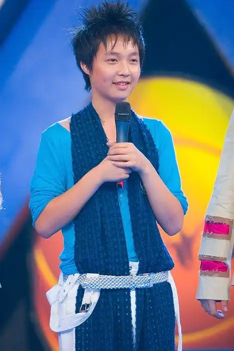 新起之星张艺兴滑稽胖娃到美男的华丽蜕变