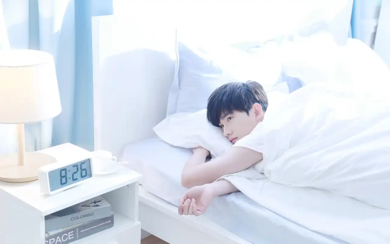 桌面壁纸 明星图片 > 正文  本文 高冷魅力杨洋壁纸_深深吸引你的杨洋