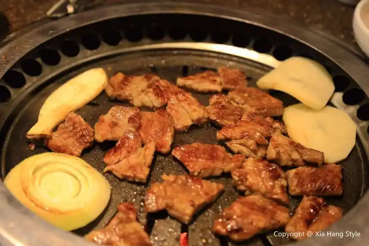 香喷喷的烤五花肉上桌啦.