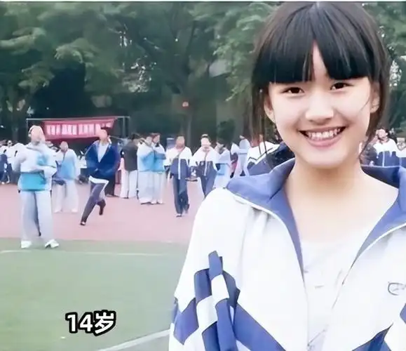 赵露思3岁至24岁颜值变化,小时候一点看不出来,长大后是甜妹脸_腾讯