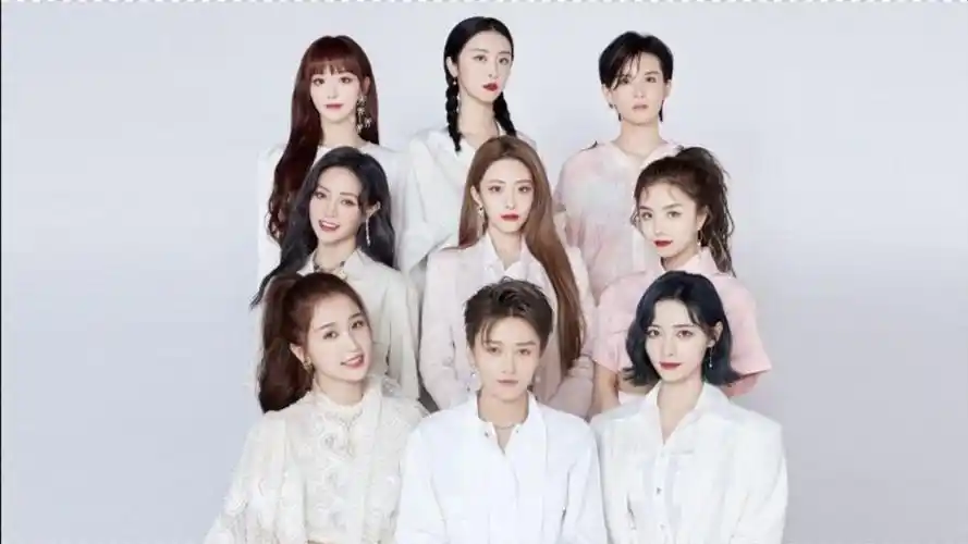 the9首场演唱会全员白色造型