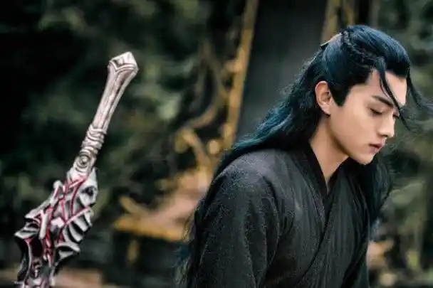 这位就是在《朝歌》中的杨戬了呀,要说许凯在《朝歌》中的样子真的是