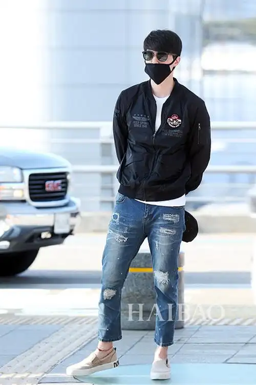 明星是怎么搭配的?韩国男明星初夏街拍很清爽