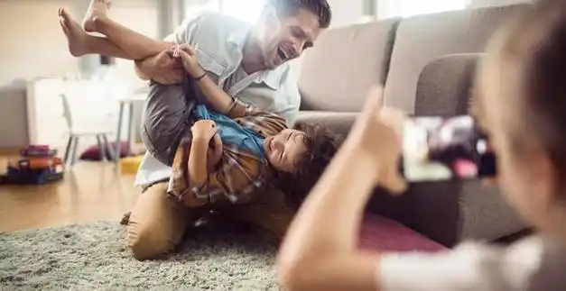 老两口退休金养儿子一家帮儿子还房贷儿子儿媳还责问退休金呢