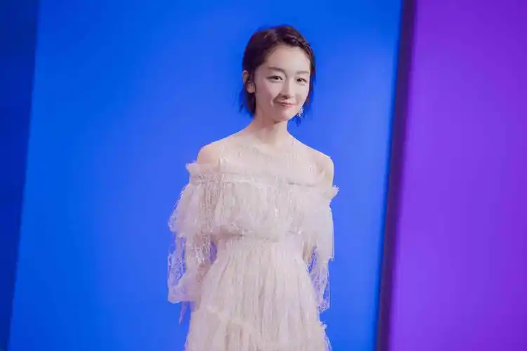 周冬雨90后小花之首(杨紫霸占小荧屏,周冬雨崛起,郑爽遭遇滑铁卢)