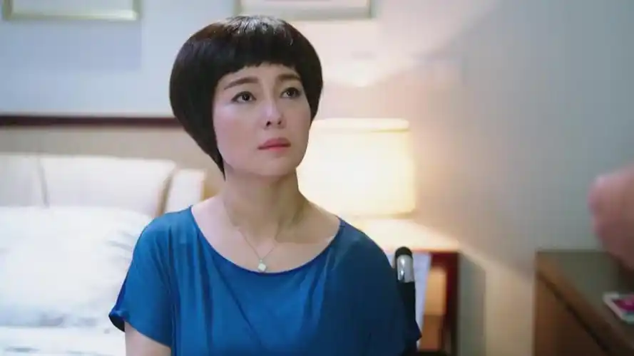 家庭秘密:老妈给儿子两万块钱听完老妈的话,儿子哭着收下这笔钱