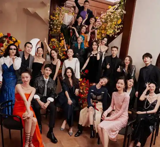 之夜众星大合照公开,c位艺人实至名归,杨幂宋茜最抢镜_网友_明星_照片