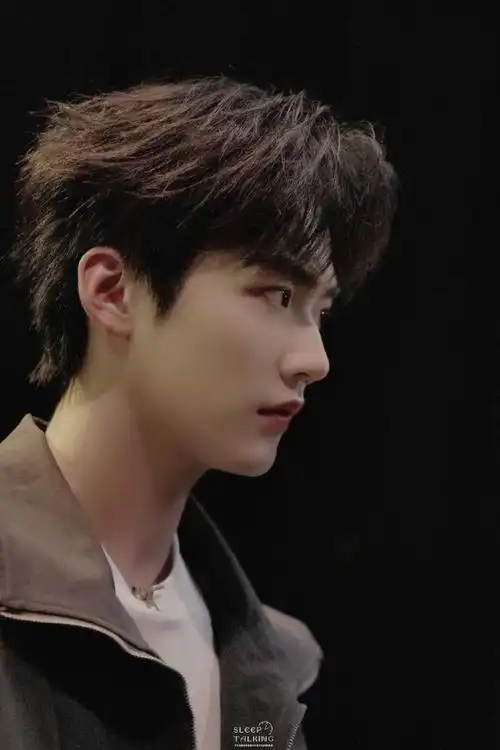 既然苦哥新皮肤已经解锁看点神赐侧脸和漂亮睫毛@into1-周柯宇#周柯宇