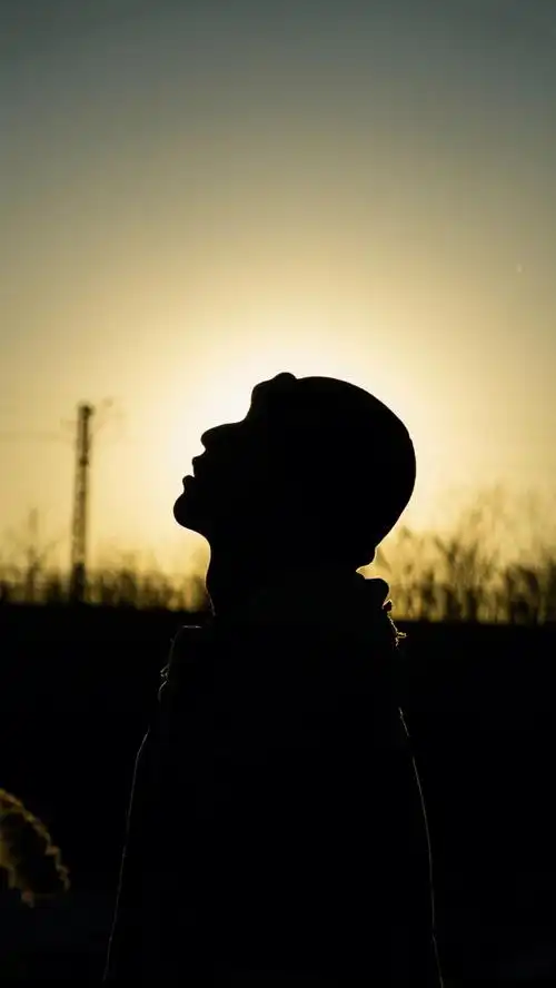 edg夺冠朋友剃了光头来找我拍照