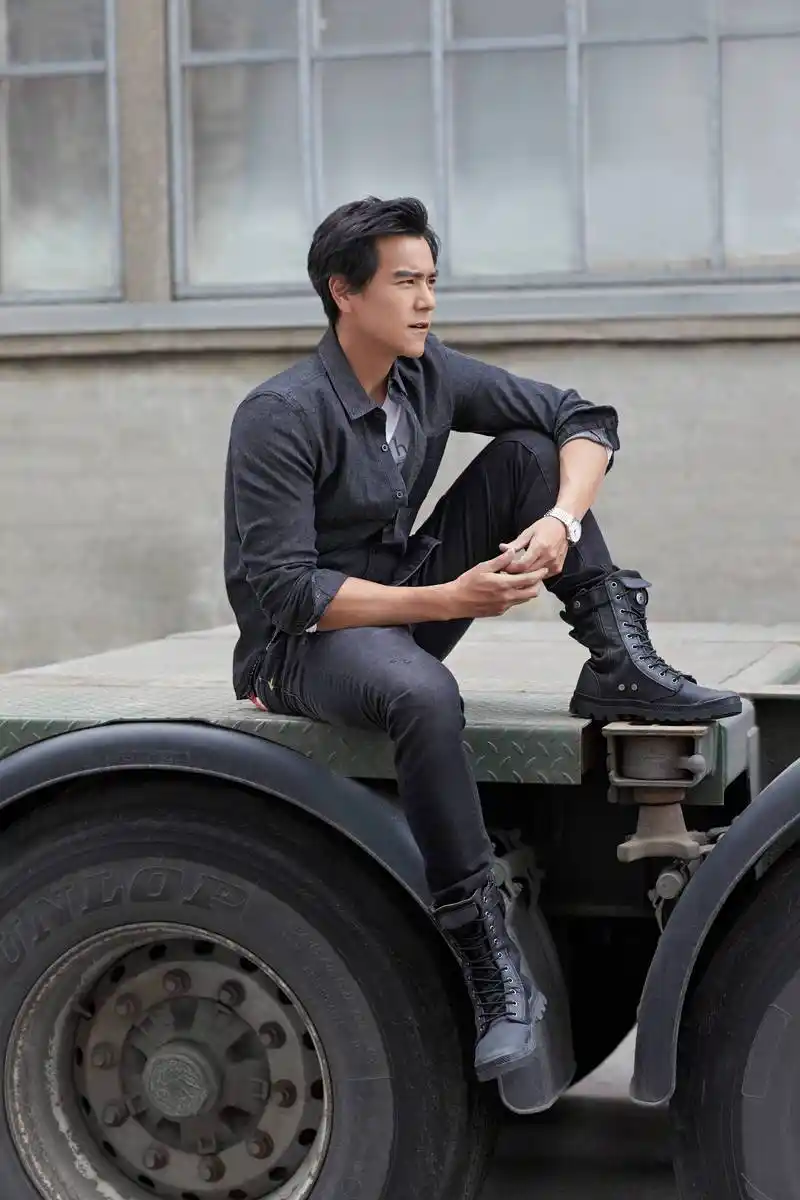 彭于晏最新时尚大片曝光 街头感十足