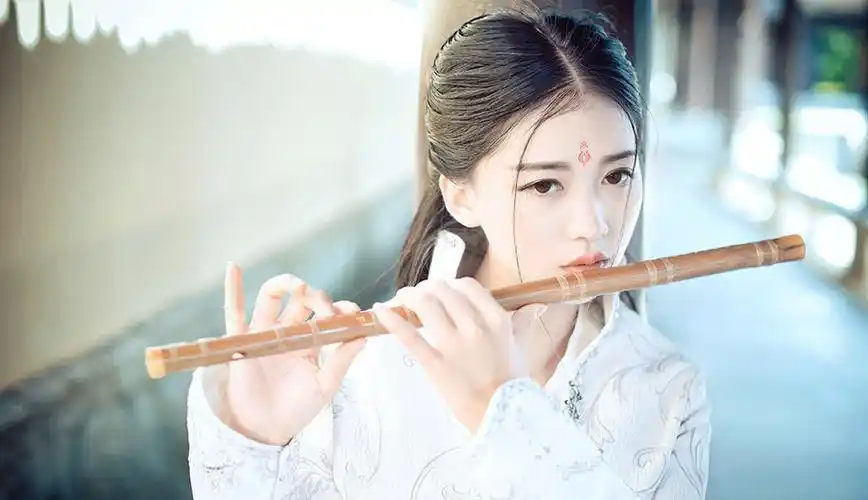 古风少女笛子写真优雅气质尽显