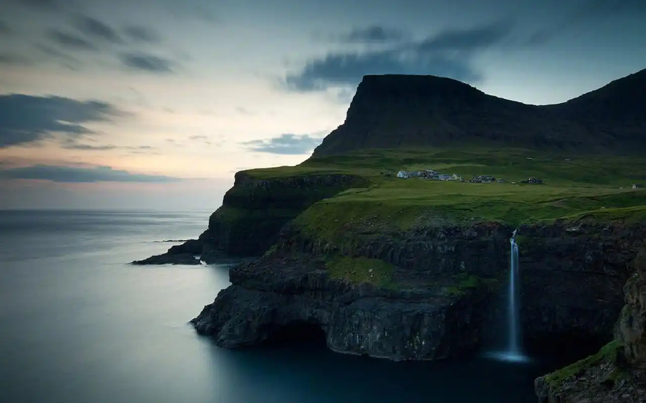 蔚蓝的大海风景图片桌面壁纸