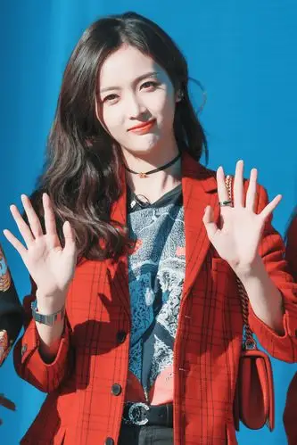 火箭少女吴宣仪女神浮现细腿甜美高配置美女