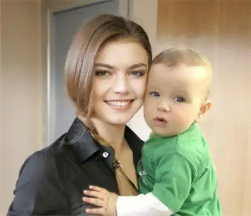 "硬汉"普京现在是个"钻石王老五",美女配英雄其实再好不过!_网易订阅