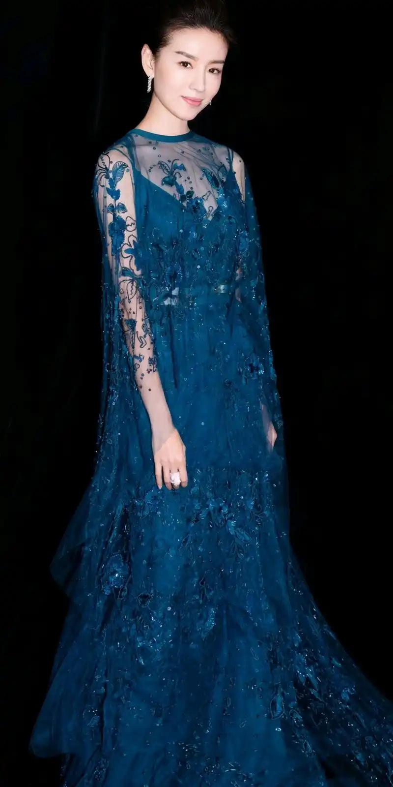 女神董洁高清写真图集,知性优雅,尽显迷人风姿