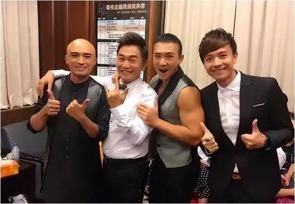 刘畊宏火了不忘爱妻,强制起床跳操健身,网友戏称老婆体能大考验