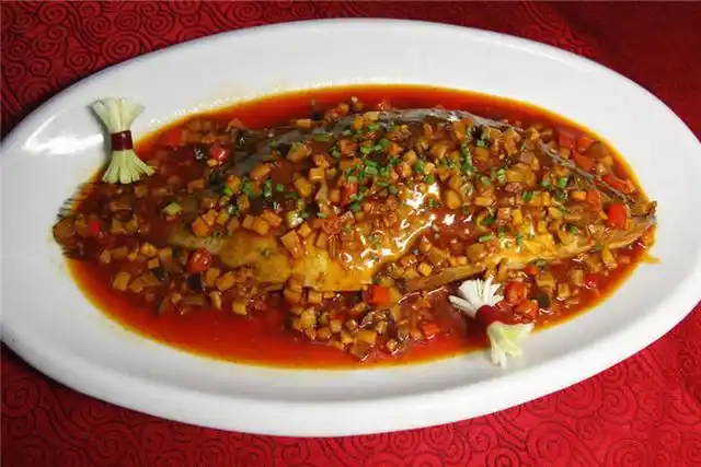 [虎皮毛豆腐 ] 虎皮毛豆腐是徽州地区传统名菜,将上好的豆腐进行人工