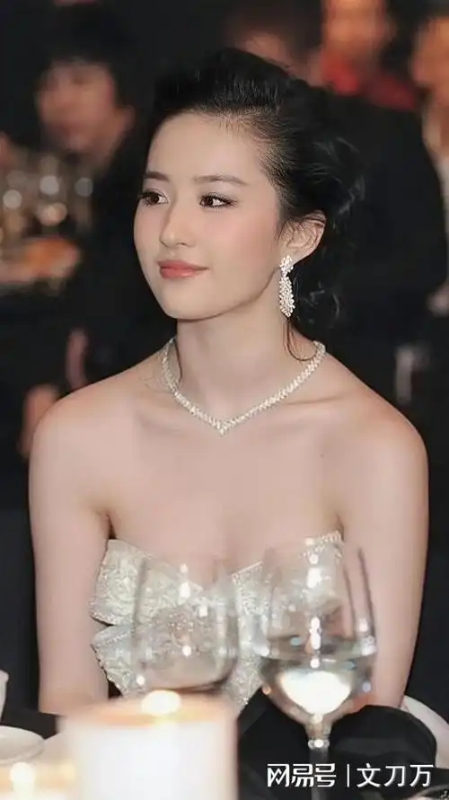 刘亦菲,王晓晨,秦岚,韩雪,娜扎……都曾被"性骚扰"?